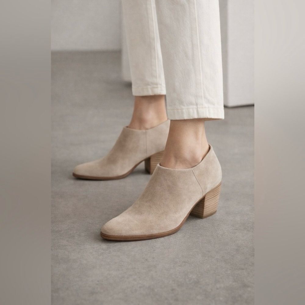Vince Hamilton Neutral Suede Leather Block Heel Ankle Boots Womens Shoe Size 6.5